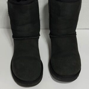 UGG Classic Short II Sheepskin Boots in Black Size 7 - 1016223